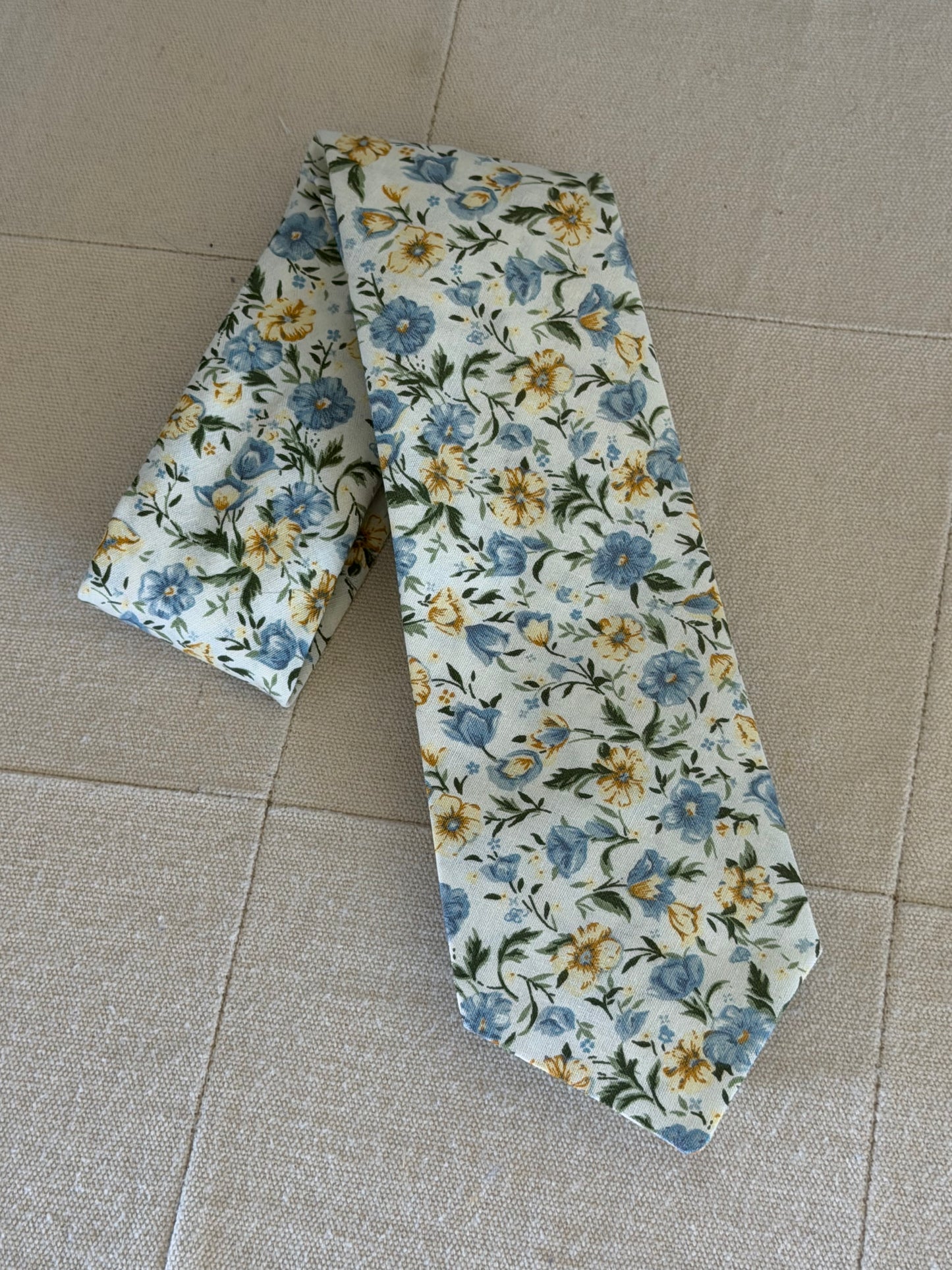 Spring tie-yellow/blue flowers