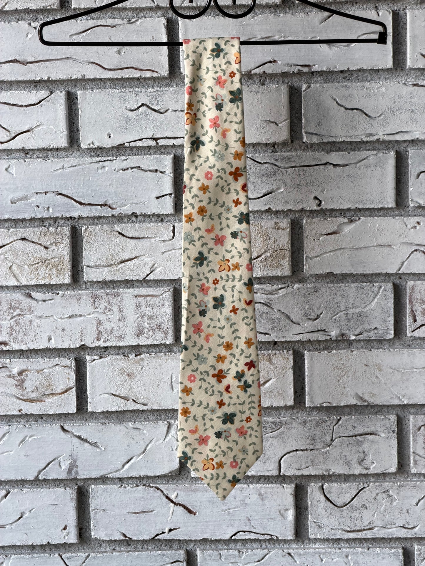 Spring Tie-Off White Floral