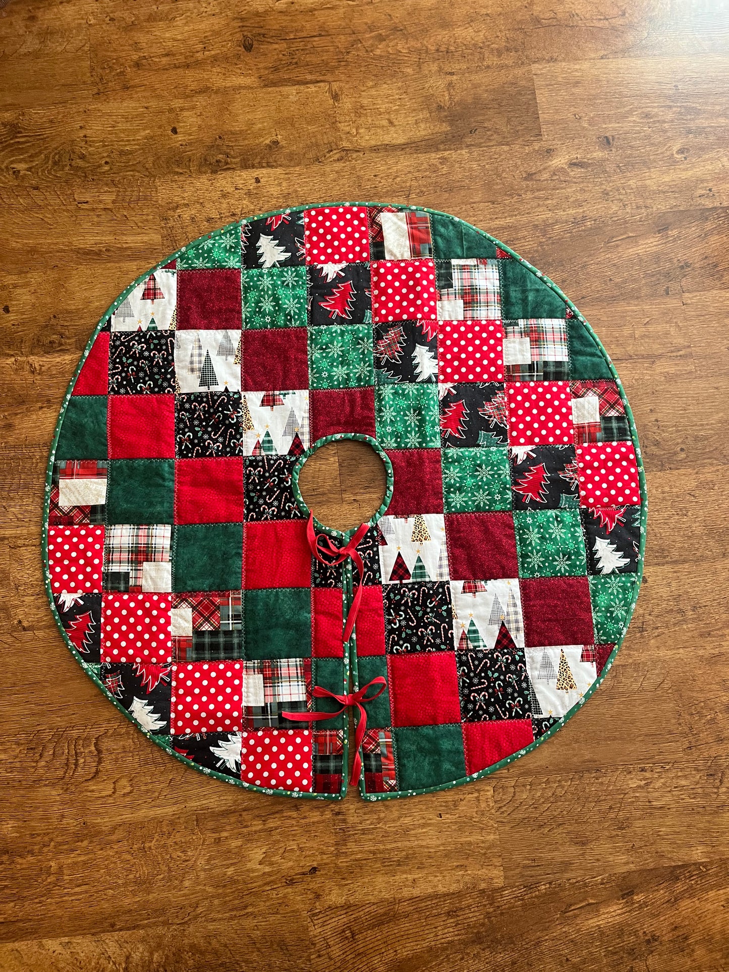 Traditional Tree Skirt