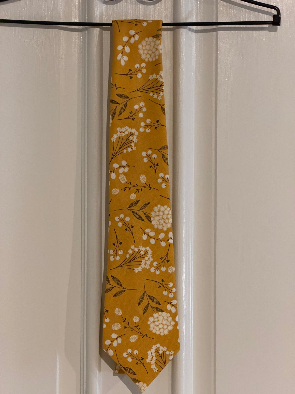 Fall tie Yellow