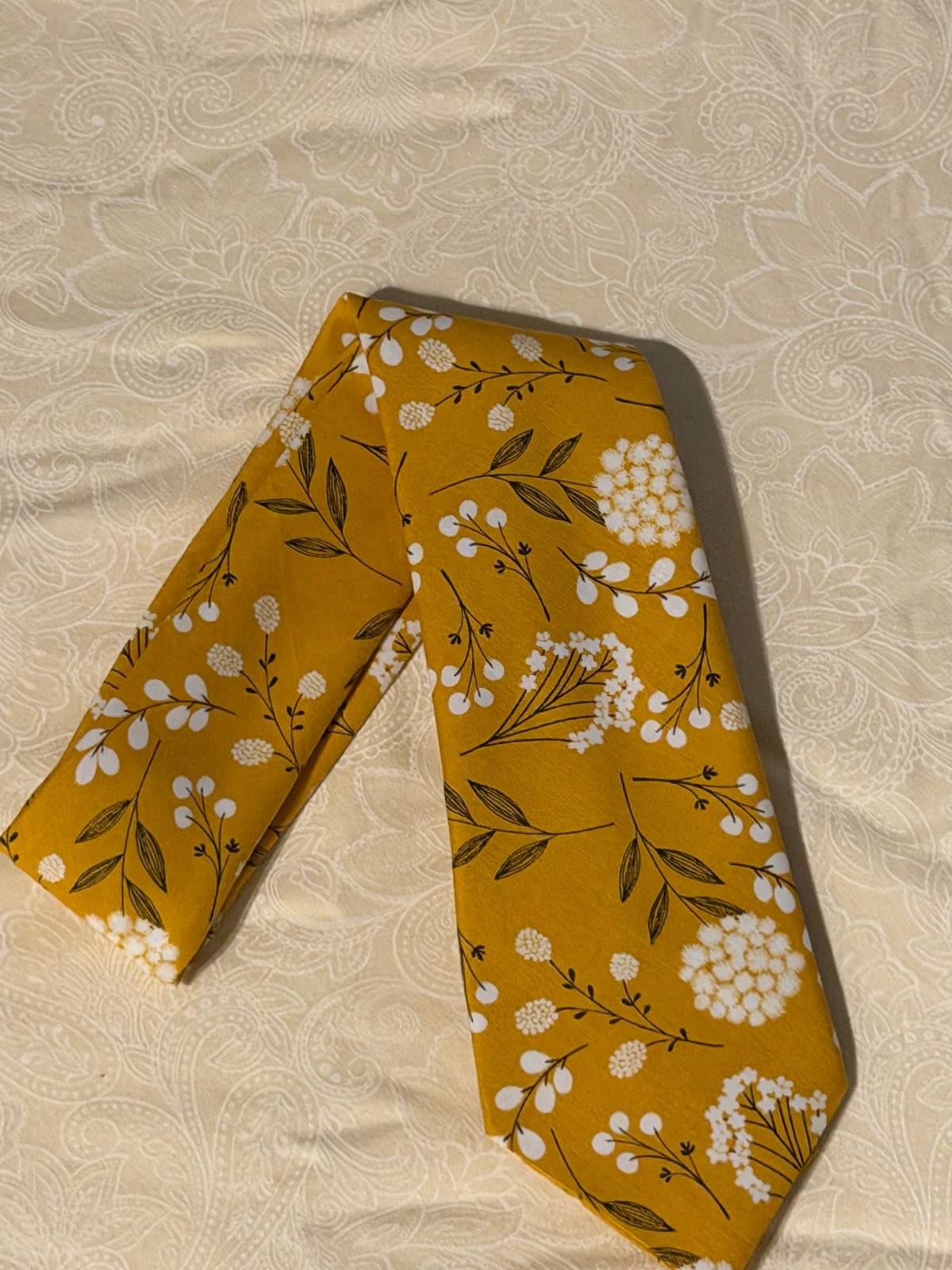 Fall tie Yellow
