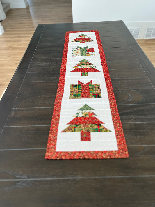 The traditional table runner (fancy)